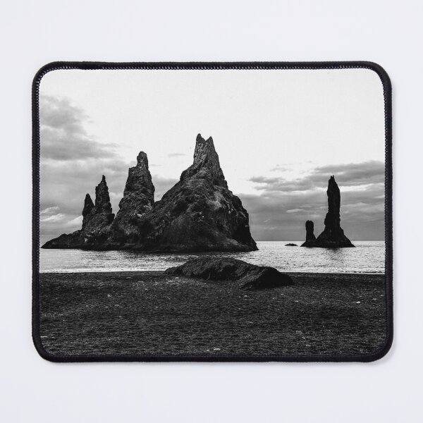 Artikelvorschau, Reynisdrangar aus nächster Nähe entworfen und verkauft von Vikhostel.