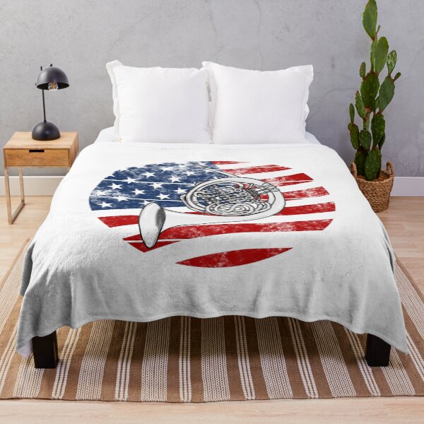 Aperçu de l'œuvre Cor français Drapeau des États-Unis Hornist Brass Musicien 4 juillet créée et vendue par doodlerob.