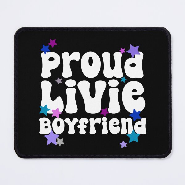 Aperçu de l'œuvre Fier Livie Boyfriend (pour les vêtements sombres) créée et vendue par DjBubbleDesigns.
