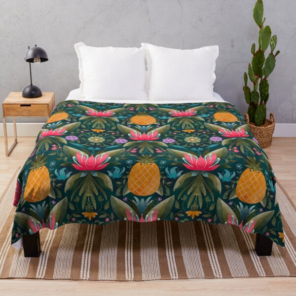 Aperçu de l'œuvre Motif de fleur d'ananas maximaliste bleu créée et vendue par lingartdesign.