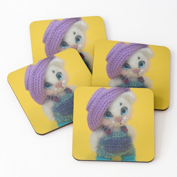 Aperçu de l'œuvre Joli jouet pour chat au crochet blanc avec chapeau créée et vendue par olena2552.