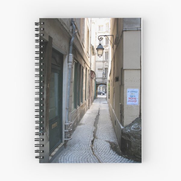 Aperçu de l'œuvre N'urinez pas dans notre passage - Rue de la Trinité, Paris créée et vendue par Spinneyhead.