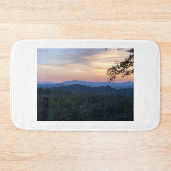 Artikelvorschau, Blue Ridge Mountains Sonnenuntergang entworfen und verkauft von Monica Parsons.