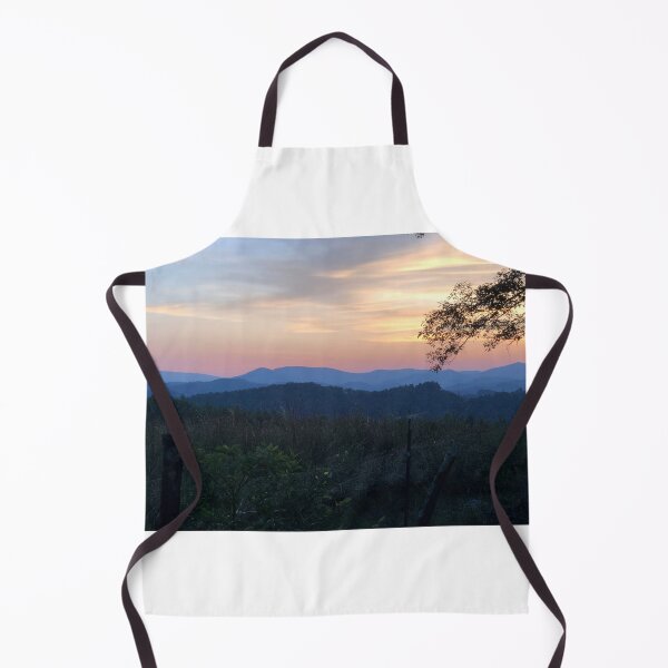 Artikelvorschau, Blue Ridge Mountains Sonnenuntergang entworfen und verkauft von Monica Parsons.