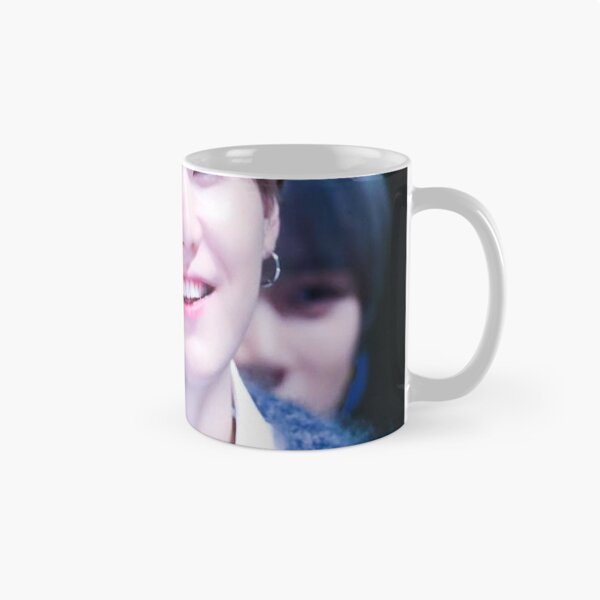 Artikelvorschau, Bts Suga süßes Poster entworfen und verkauft von Purple Ocean.