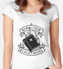 Camiseta entallada de cuello redondo Burn Your Black Books