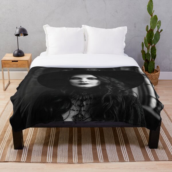 Artikelvorschau, Gotische Hexenfotografie 8 entworfen und verkauft von Gothic Goth Shop.