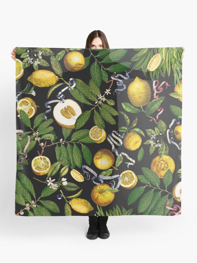Aperçu 1 sur 3. Foulard avec l'œuvre Citronnier - Noir créée et vendue par fifikoussout.