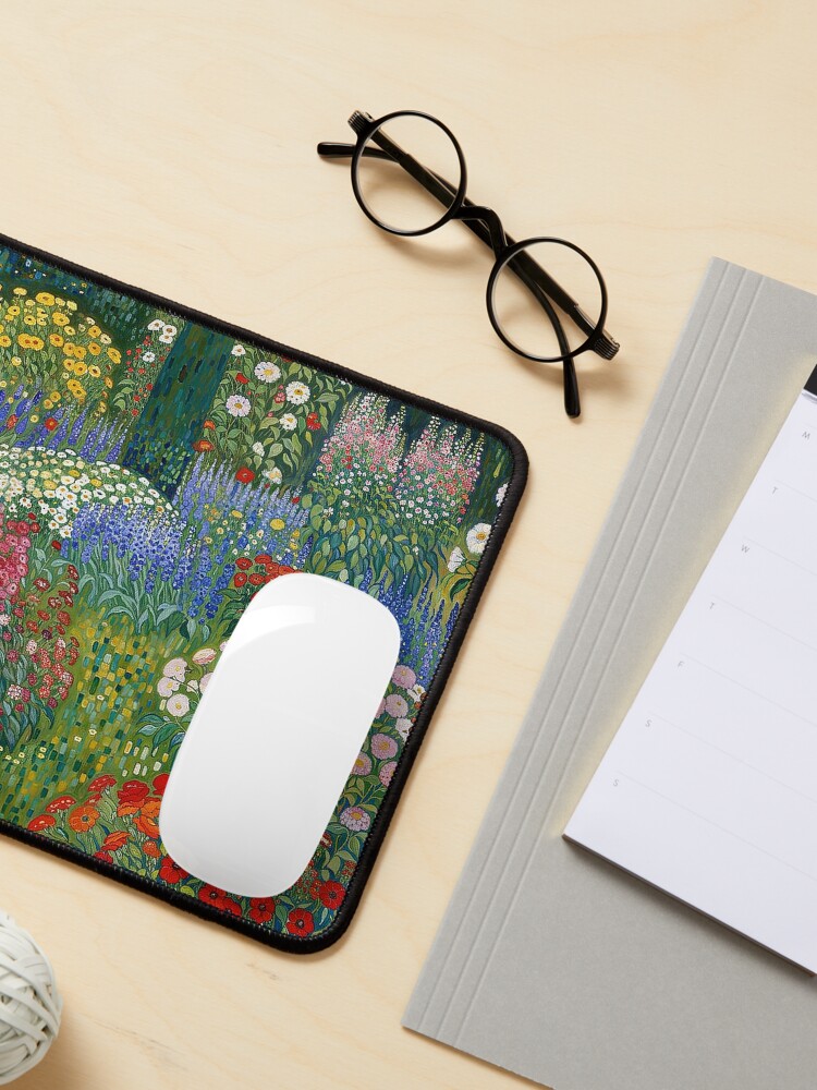 Aperçu 3 sur 5. Tapis de souris avec l'œuvre Jardin de fleurs Gustav Klimt créée et vendue par maniacfitness.