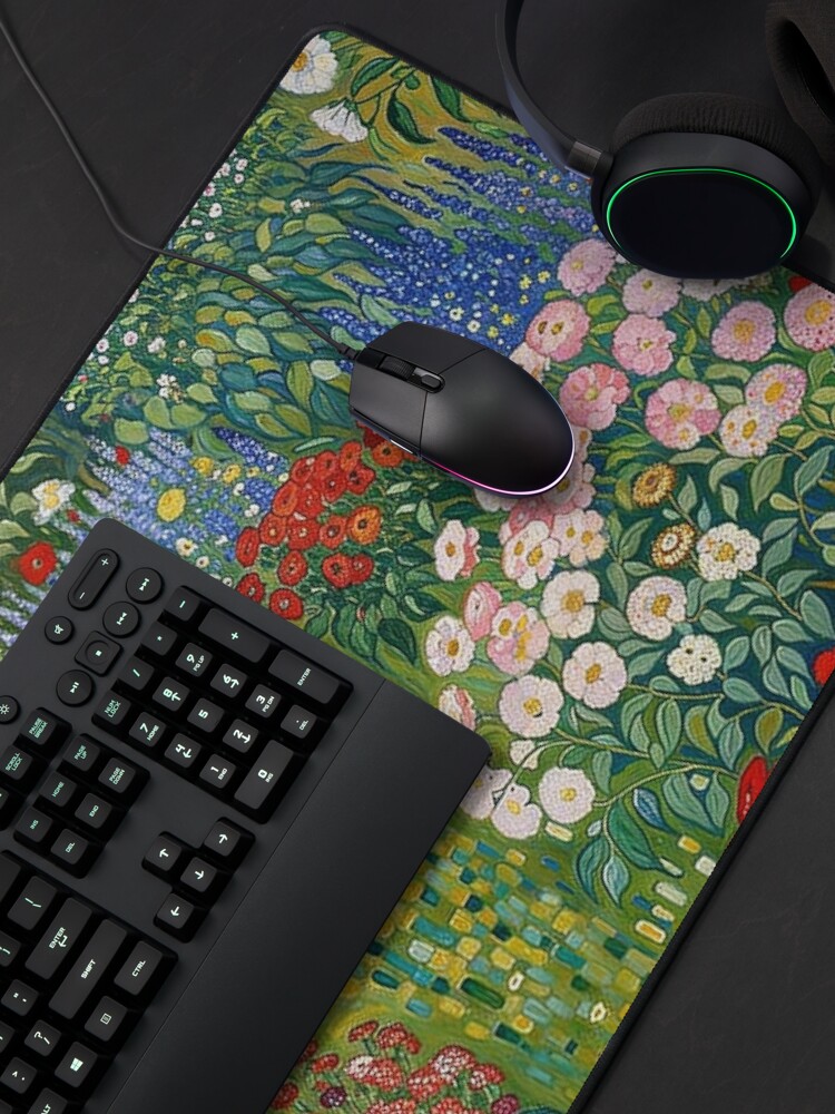 Aperçu 4 sur 5. Tapis de souris avec l'œuvre Jardin de fleurs Gustav Klimt créée et vendue par maniacfitness.