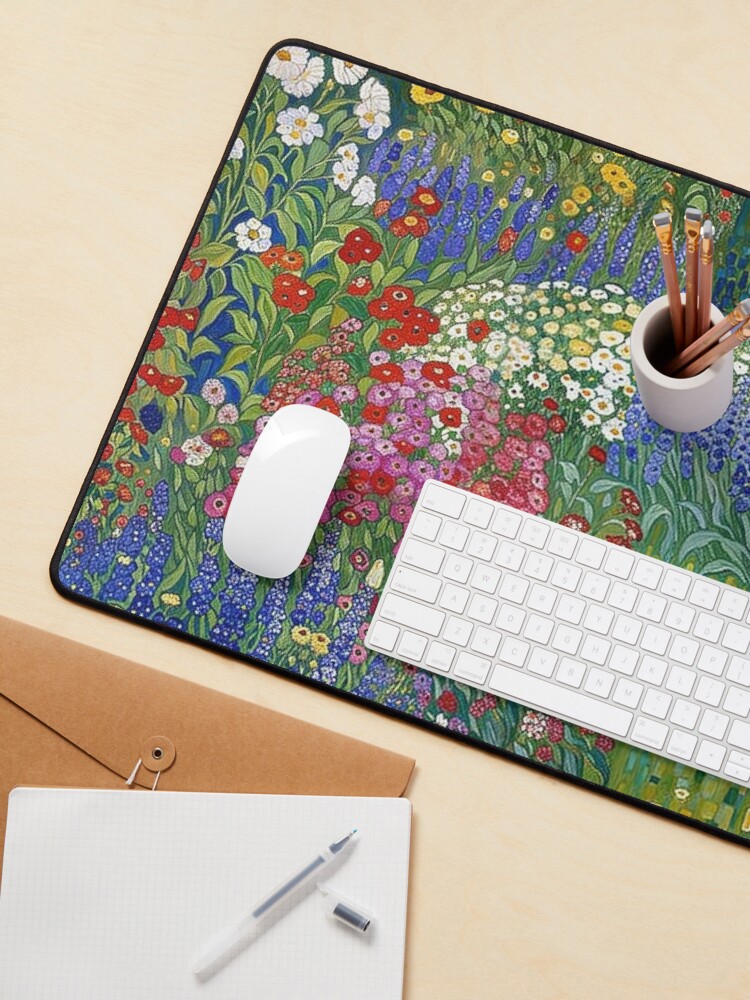 Aperçu 3 sur 5. Tapis de souris avec l'œuvre Jardin de fleurs Gustav Klimt créée et vendue par maniacfitness.