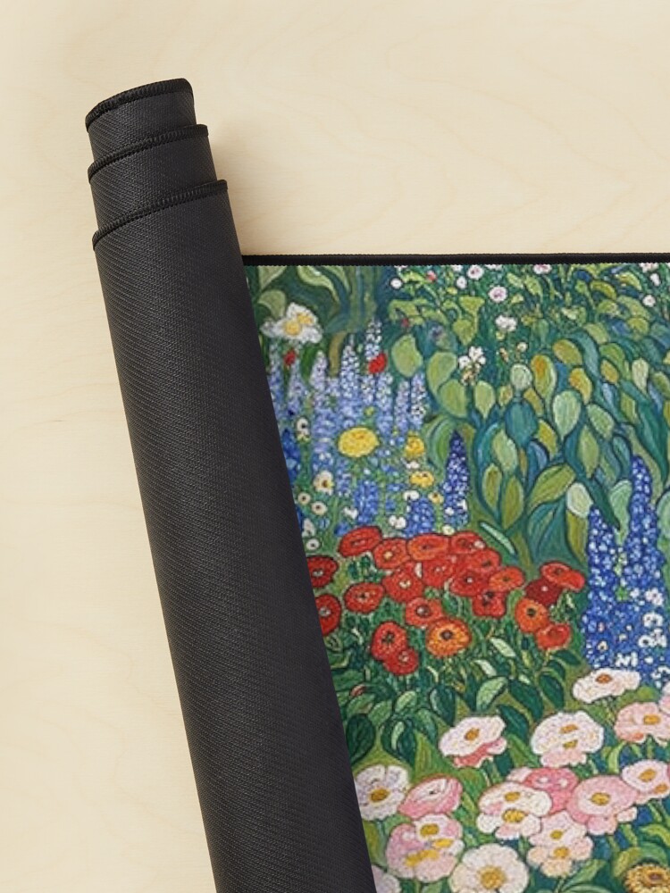Aperçu 2 sur 5. Tapis de souris avec l'œuvre Jardin de fleurs Gustav Klimt créée et vendue par maniacfitness.