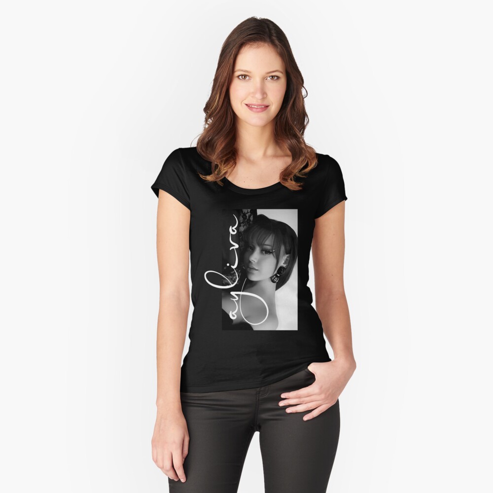 Artikel-Vorschau von Tailliertes Rundhals-Shirt, designt und verkauft von Julianneosacco.