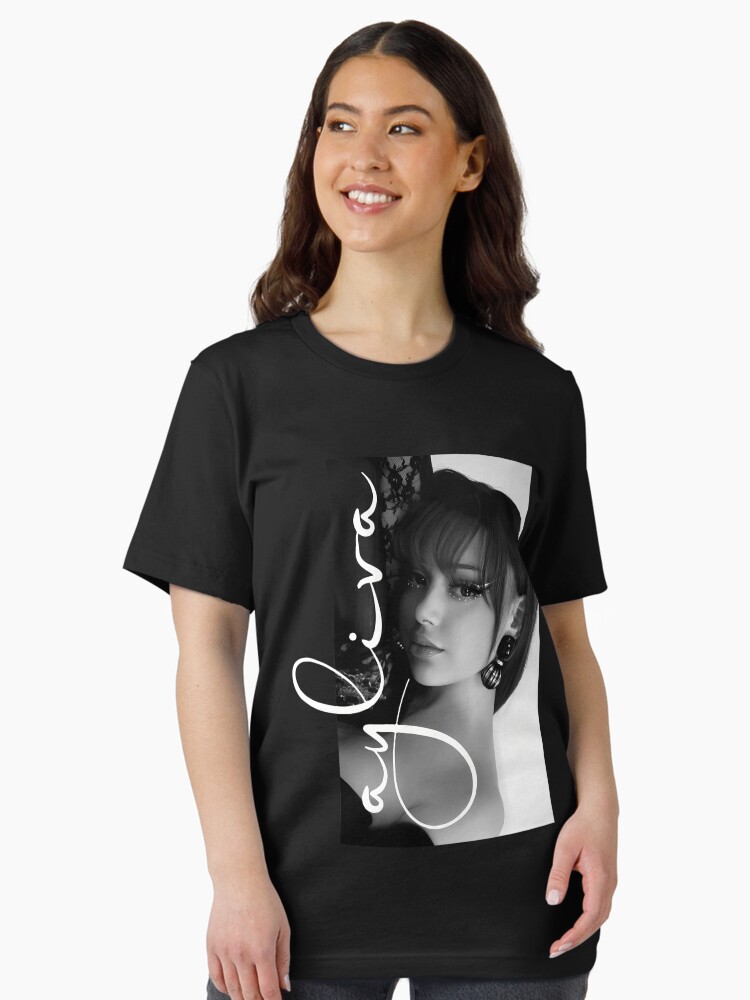 Thumbnail 1 von 7, Essential T-Shirt, Ayliva designt und verkauft von Julianneosacco.
