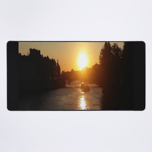 Item preview, "Coucher de soleil sur Paris" (= sunset in Paris) designed and sold by Isa-Isarielle.