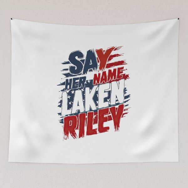 Artikelvorschau, Sagen Sie ihr Namensshirt. Sagen Sie ihr Namenslaken-Riley-Stricker-T-Shirt entworfen und verkauft von MAPDDesigns.