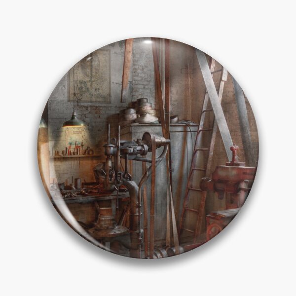 Aperçu de l'œuvre Machiniste - L'atelier moderne créée et vendue par Mike Savad Photography.