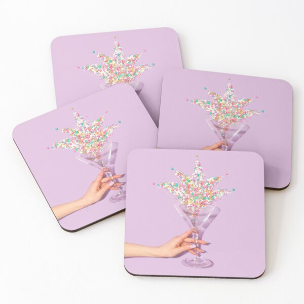 Artikelvorschau, Rainbow Sprinkles Konfetti-Martini-Glas entworfen und verkauft von newburyboutique.