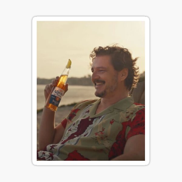 Aperçu de l'œuvre Pedro Pascal buvant un autocollant de bière, créée et vendue par pascaldiaz.