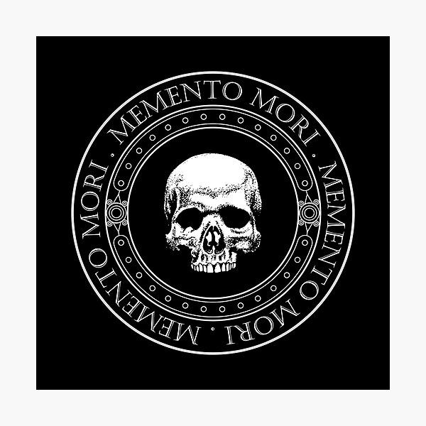 Artikel-Vorschau von Memento Mori III - Memento Mori Art - Skelett-Totenkopf-Logo - Zitate aus lateinischen Phrasen, designt und verkauft von WIZECROW.