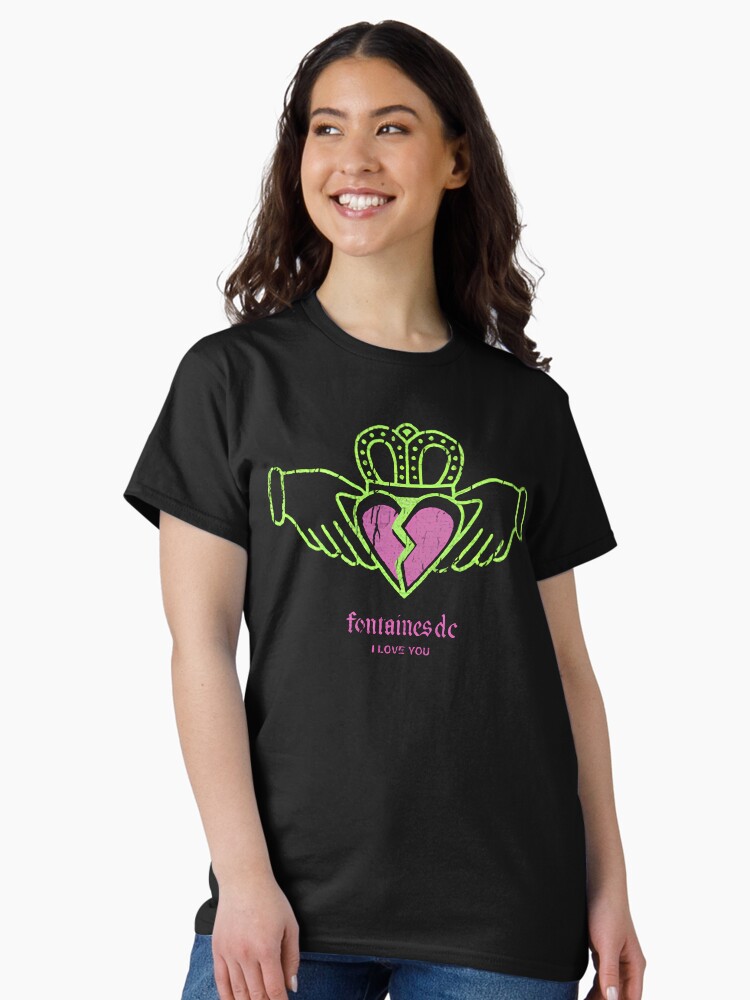 Aperçu 2 sur 7. T-shirt classique avec l'œuvre pour faire un supersonique créée et vendue par hulles.
