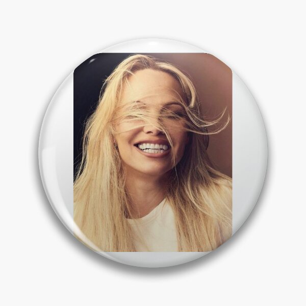 Artikelvorschau, Pamela Anderson, lächelnd entworfen und verkauft von John Tyler Mounce.