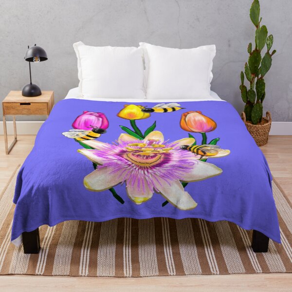 Artikelvorschau, Verspielte botanische Gartenkunst: Bienen, Tulpen und Passionsblumen – handgezeichnete Blumenmotive und Geschenke entworfen und verkauft von Artonmytee.