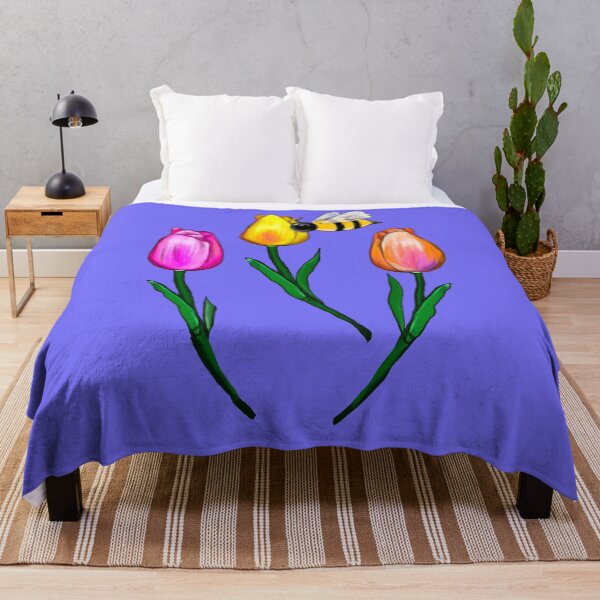 Artikelvorschau, Verspielte botanische Gartenkunst: Bienen und Tulpen – handgezeichnete Blumenmotive und Geschenke entworfen und verkauft von Artonmytee.