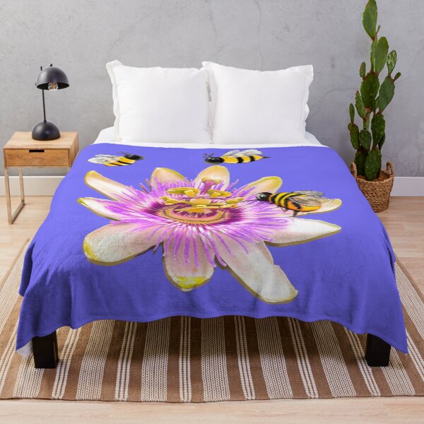 Artikelvorschau, Bienenmotivierte, verspielte botanische Gartenkunst: Handgezeichnete Blumenmotive & Geschenke entworfen und verkauft von Artonmytee.
