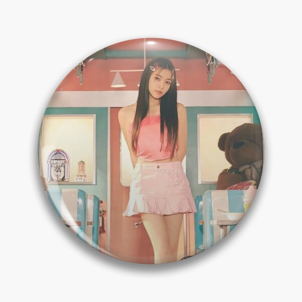 Artikelvorschau, Yeri Red Velvet Chill Kill entworfen und verkauft von Valereekmerch.