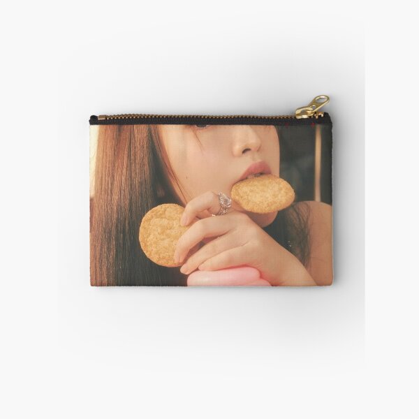 Artikelvorschau, Yeri Red Velvet Chill Kill entworfen und verkauft von Valereekmerch.