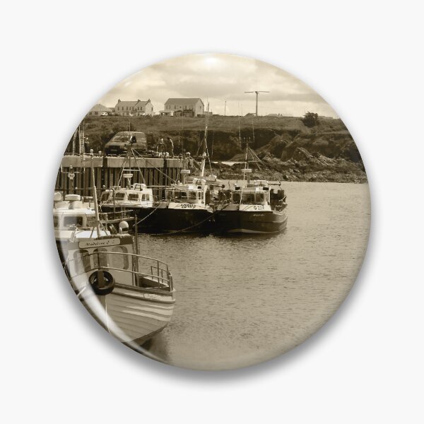 Artikelvorschau, Malin Pier Boats Donegal Tint entworfen und verkauft von eddiebarronshop.