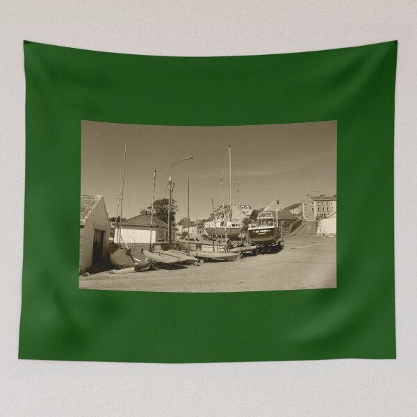 Aperçu de l'œuvre Bateaux à Moville Pier Tint créée et vendue par eddiebarronshop.