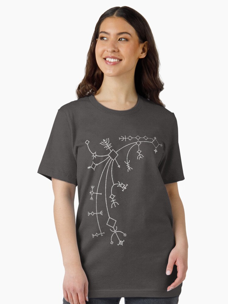 Imagen 1 de 7, Camiseta esencial con la obra Leviathan Axe, diseñada y vendida por LtheD.