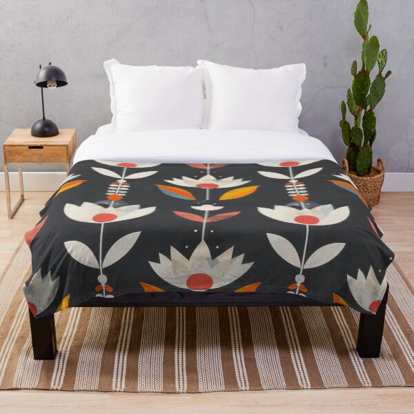 Artikelvorschau, Retro-Muster mit weißen Blumen auf dunkelgrauem Hintergrund entworfen und verkauft von PrettyPinkSkies.