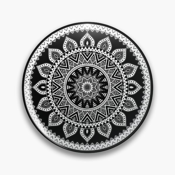 Artikelvorschau, Mandala mit afrikanisch inspirierten Mustern in weiß und schwarz entworfen und verkauft von Audrey Janvier | AJD.
