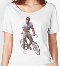 Arnold auf einem Fahrrad Baggyfit T-Shirt
