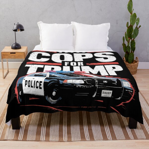 Aperçu de l'œuvre Des flics pour la police électorale de Trump 2024 créée et vendue par Quirky Shirts.
