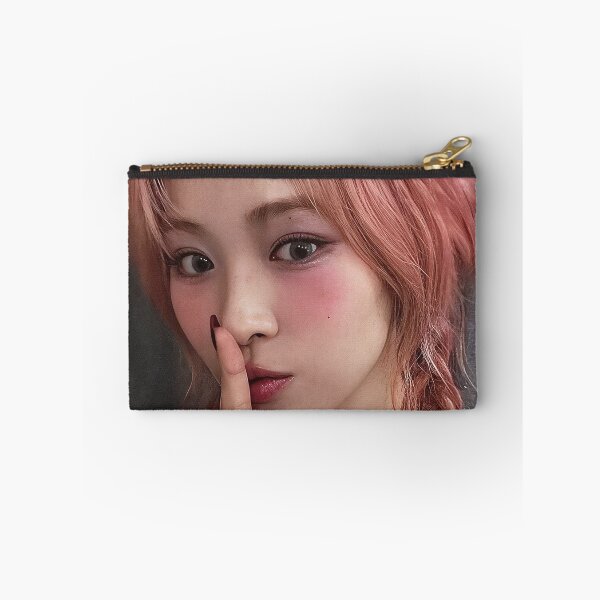 Artikelvorschau, ITZY RYUJIN GEBOREN entworfen und verkauft von Valereekmerch.