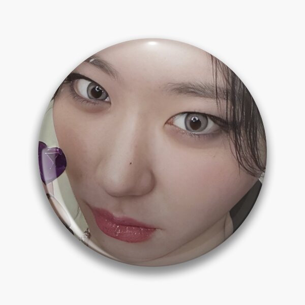 Artikelvorschau, ITZY CHAERYEONG GEBOREN entworfen und verkauft von Valereekmerch.