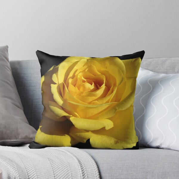 Aperçu de l'œuvre Une rose jaune créée et vendue par JennHolton.