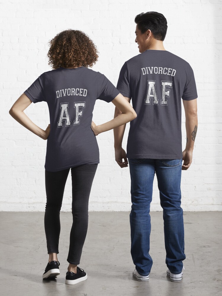 couple in single t shirt
