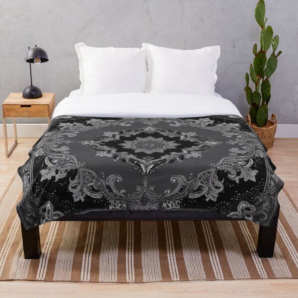 Aperçu de l'œuvre RogerPattern - "Élégance intemporelle : Bandana noir et gris pour la mode et la maison" créée et vendue par RogerPattern.