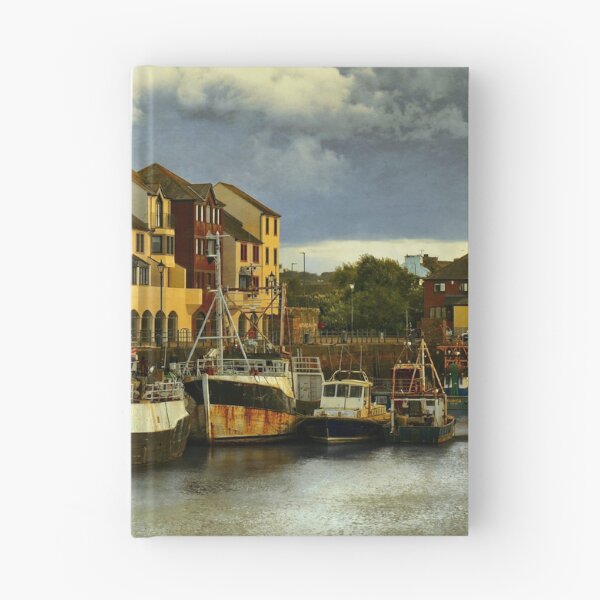 Artikelvorschau, Stürmischer Himmel im Hafen von Maryport entworfen und verkauft von RosRidleyPhoto.