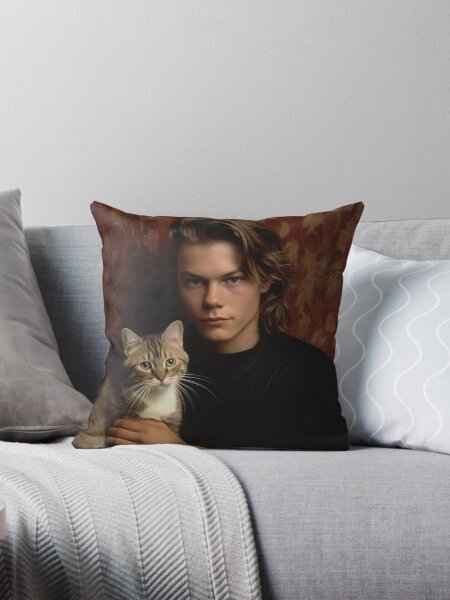 Artikel-Vorschau von River Phoenix mit seiner Hauskatze, designt und verkauft von 7billionideas.