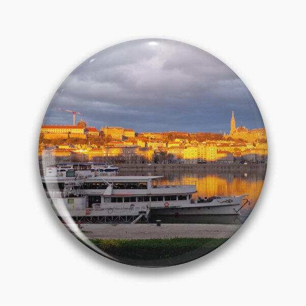Artikelvorschau, Budapester Sonnenaufgang mit Donau und bewölktem Himmel entworfen und verkauft von Gaboro.