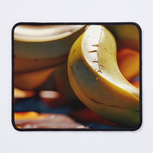 Artikelvorschau, Geschälte Banane mit Fokus auf die Beschaffenheit der Schale entworfen und verkauft von ArteeInnovation.