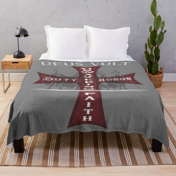 Artikelvorschau, Tempelritter Distressed Cross DEUS Vult T-Shirt entworfen und verkauft von PCD2021.