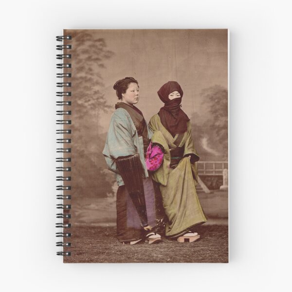 Artikelvorschau, Japanische Frauen im Winterkostüm entworfen und verkauft von Photos of Japan.