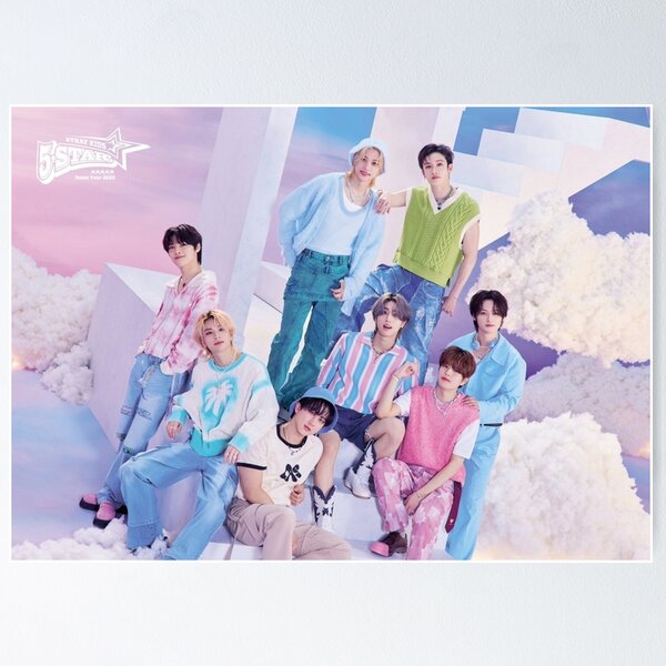 Artikel-Vorschau von ot8 Stray Kids SKZ 2024 süße, farbenfrohe, glücklich lächelnde Idole, weiße, flauschige Kpop-Jungs, designt und verkauft von Kpop-Noona.